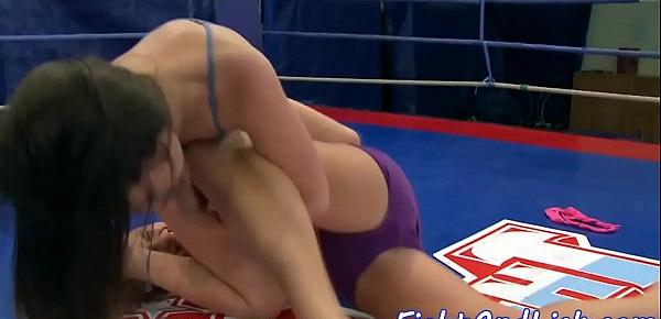  Wrestling amateur lezzies in sixtynine pose